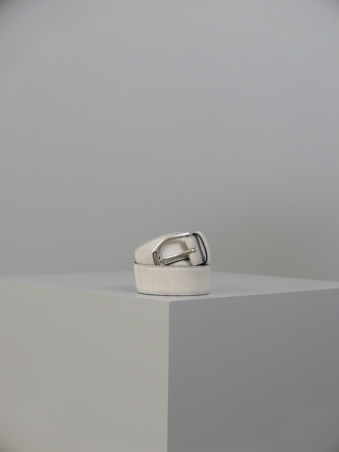 M2428 White Pony Belt