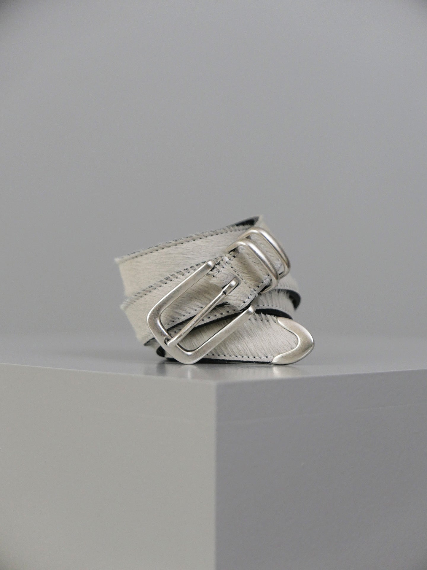 M2433 White Pony Belt