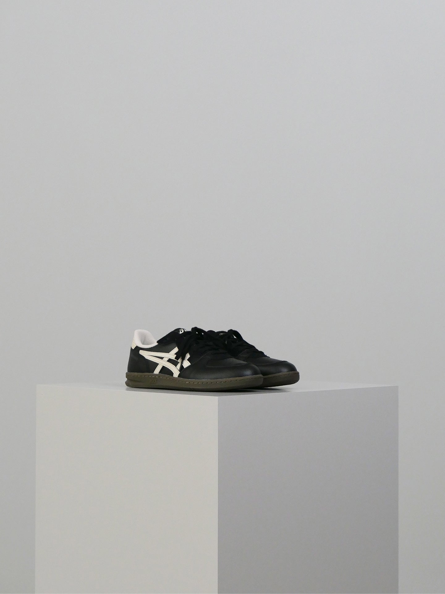 Skyhand OG - Black/Oatmeal