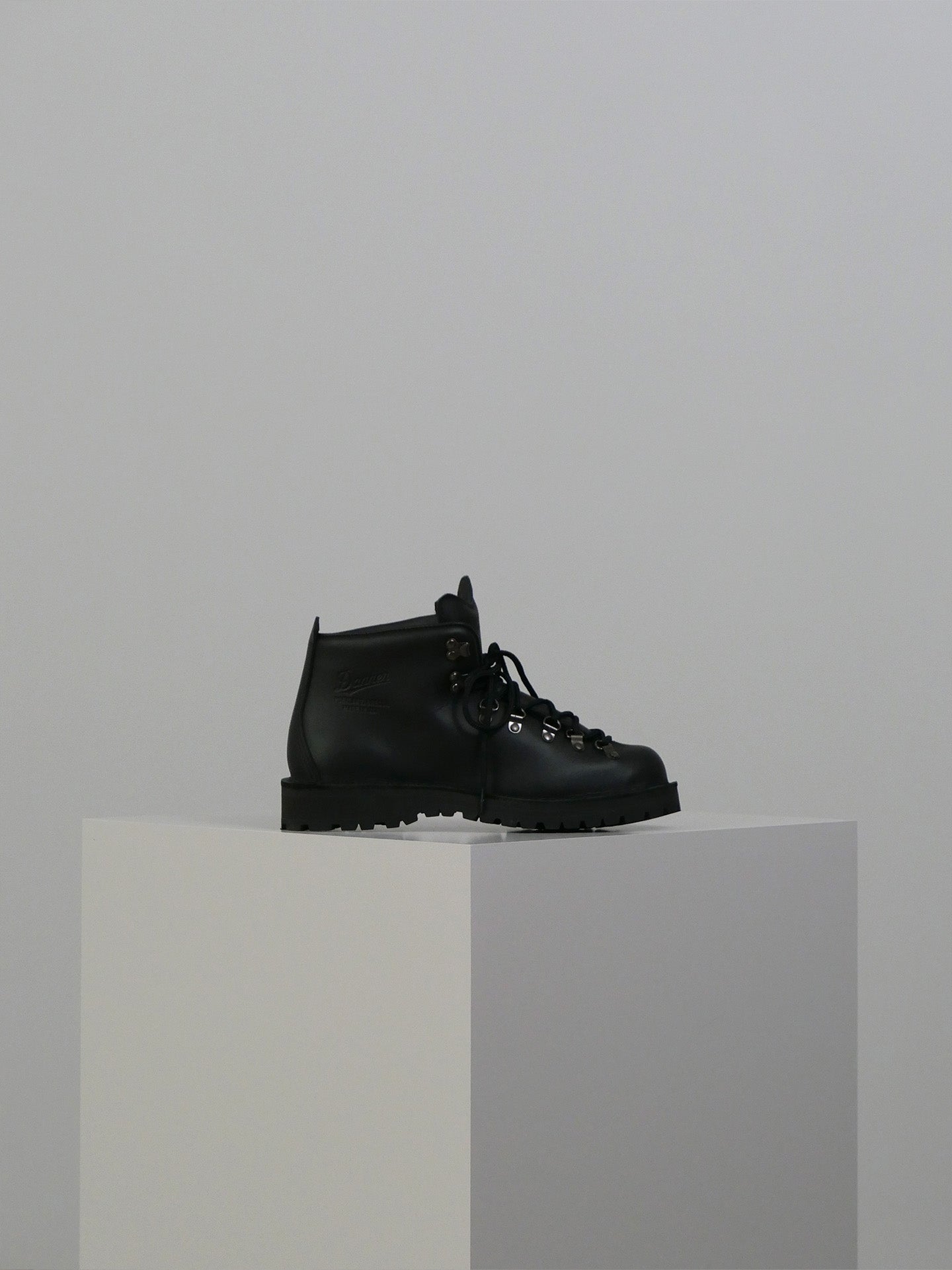 Mountain Light - Black