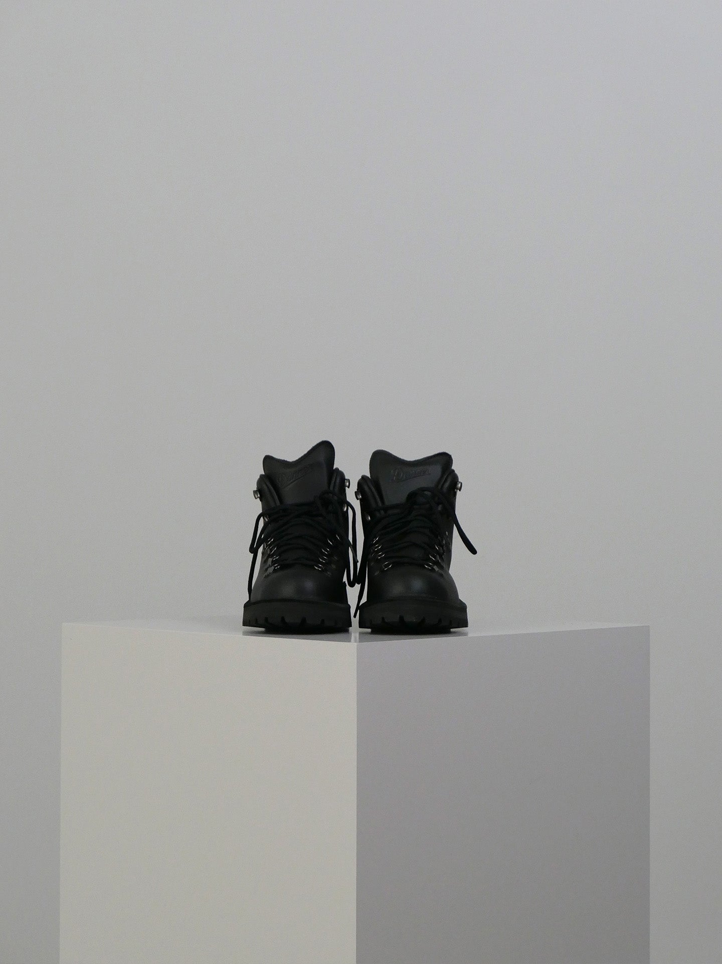 Mountain Light - Black