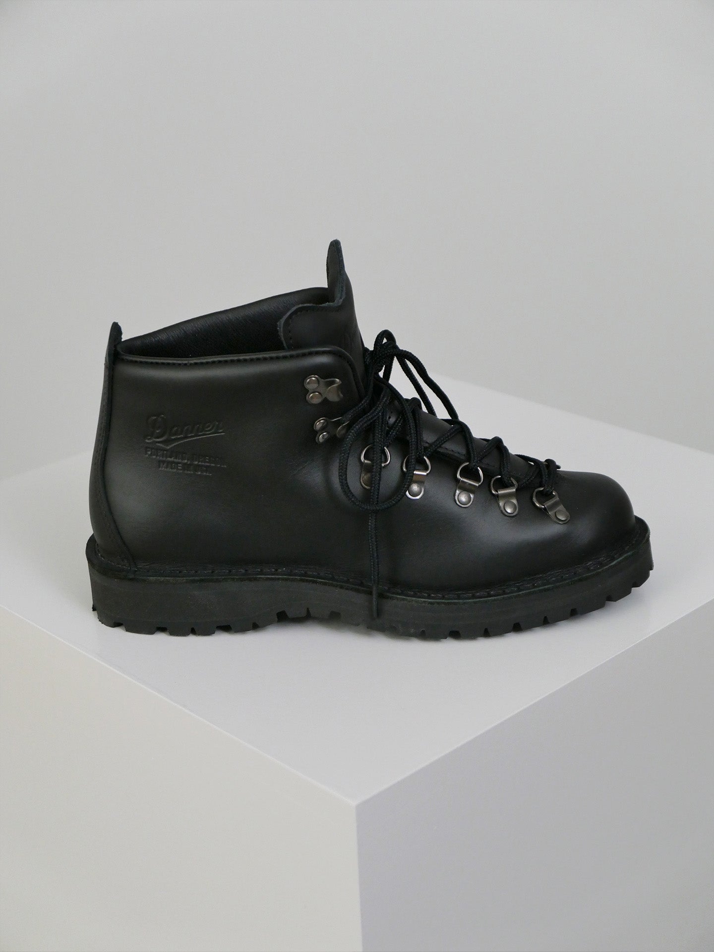 Mountain Light - Black