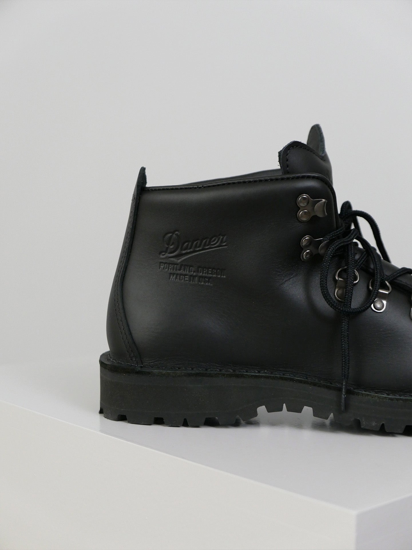 Mountain Light - Black