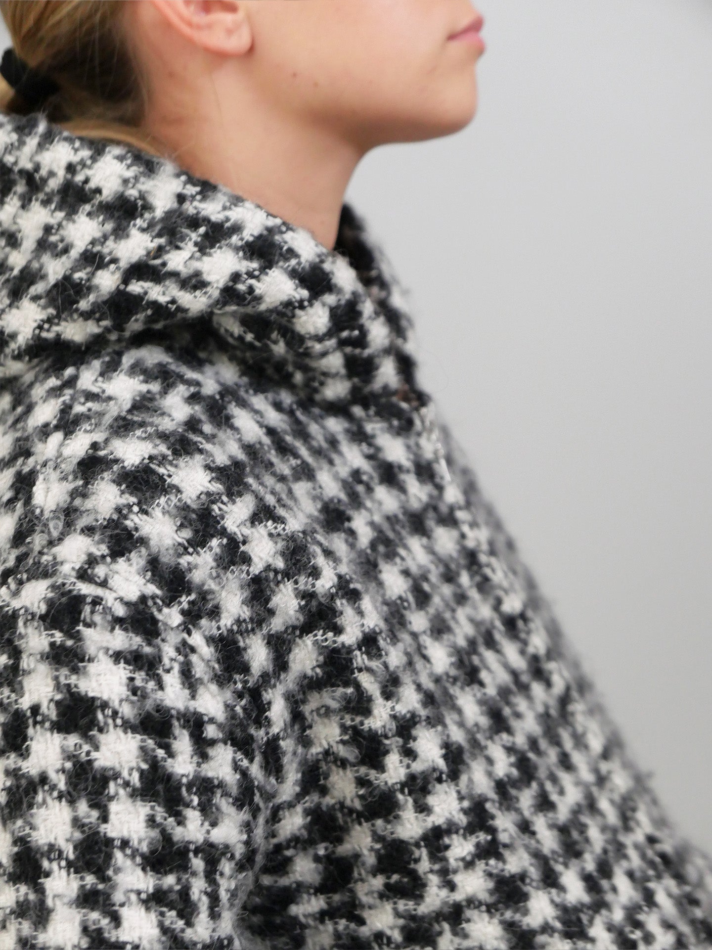 Hooded Zip-Up Jacket In Boucle - White/Black