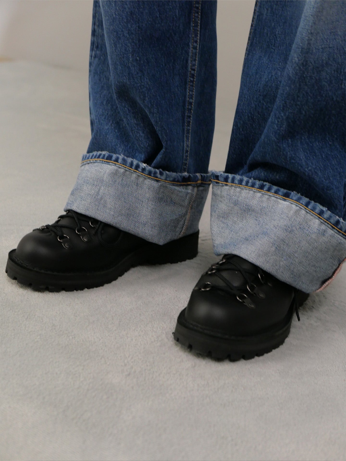 Mountain Light - Black