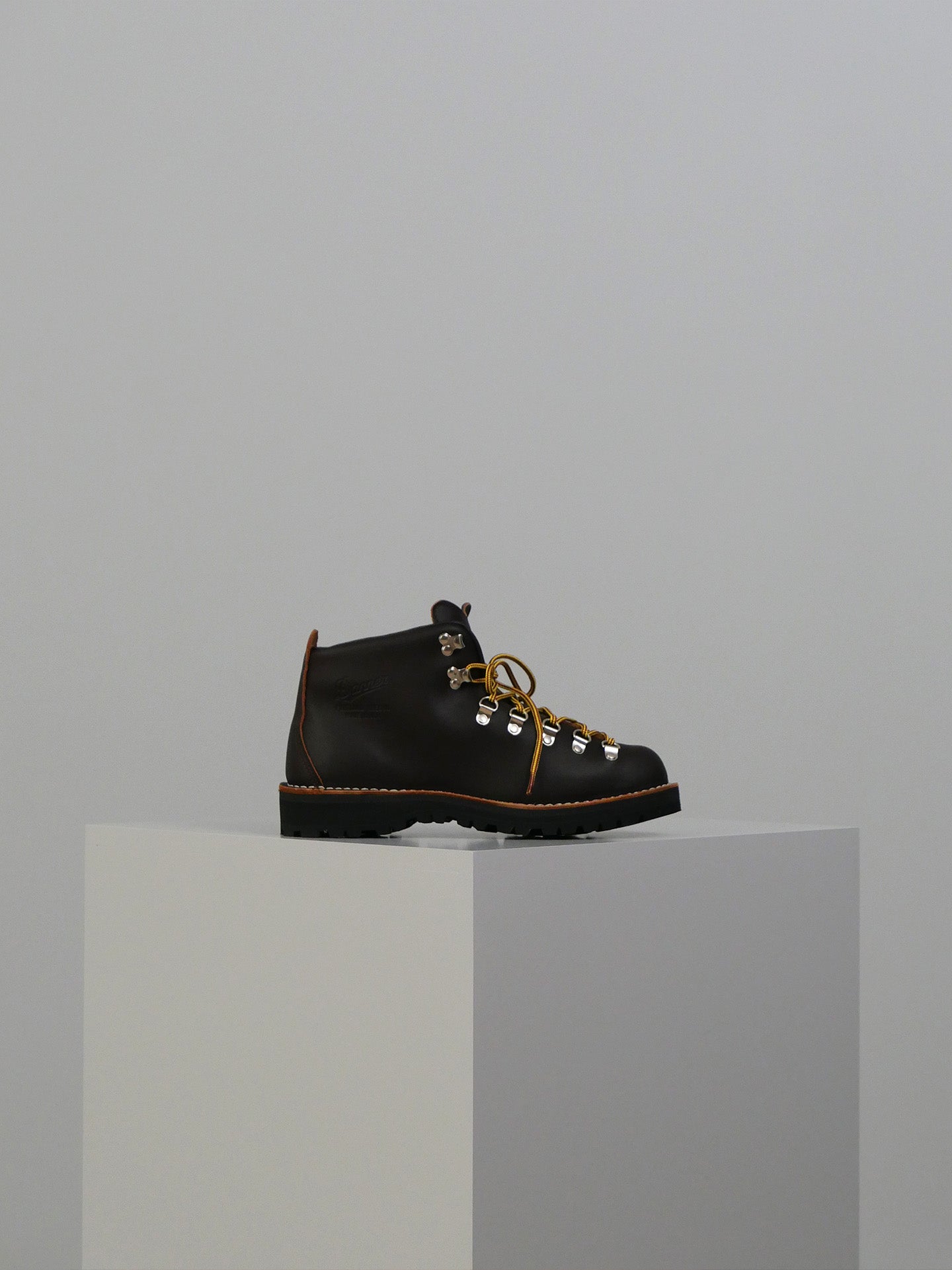 Mountain Light - Brown