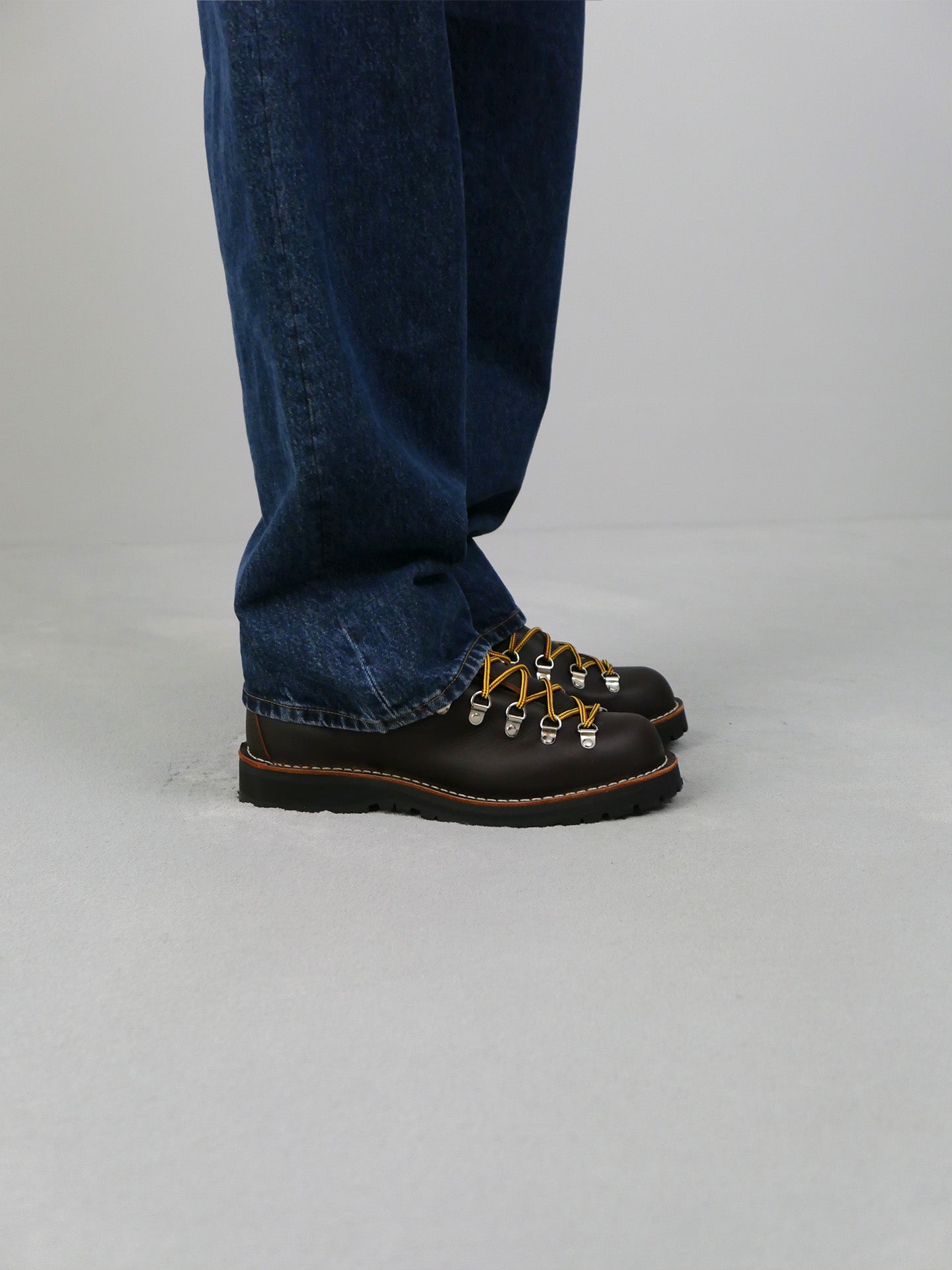 Mountain Light - Brown