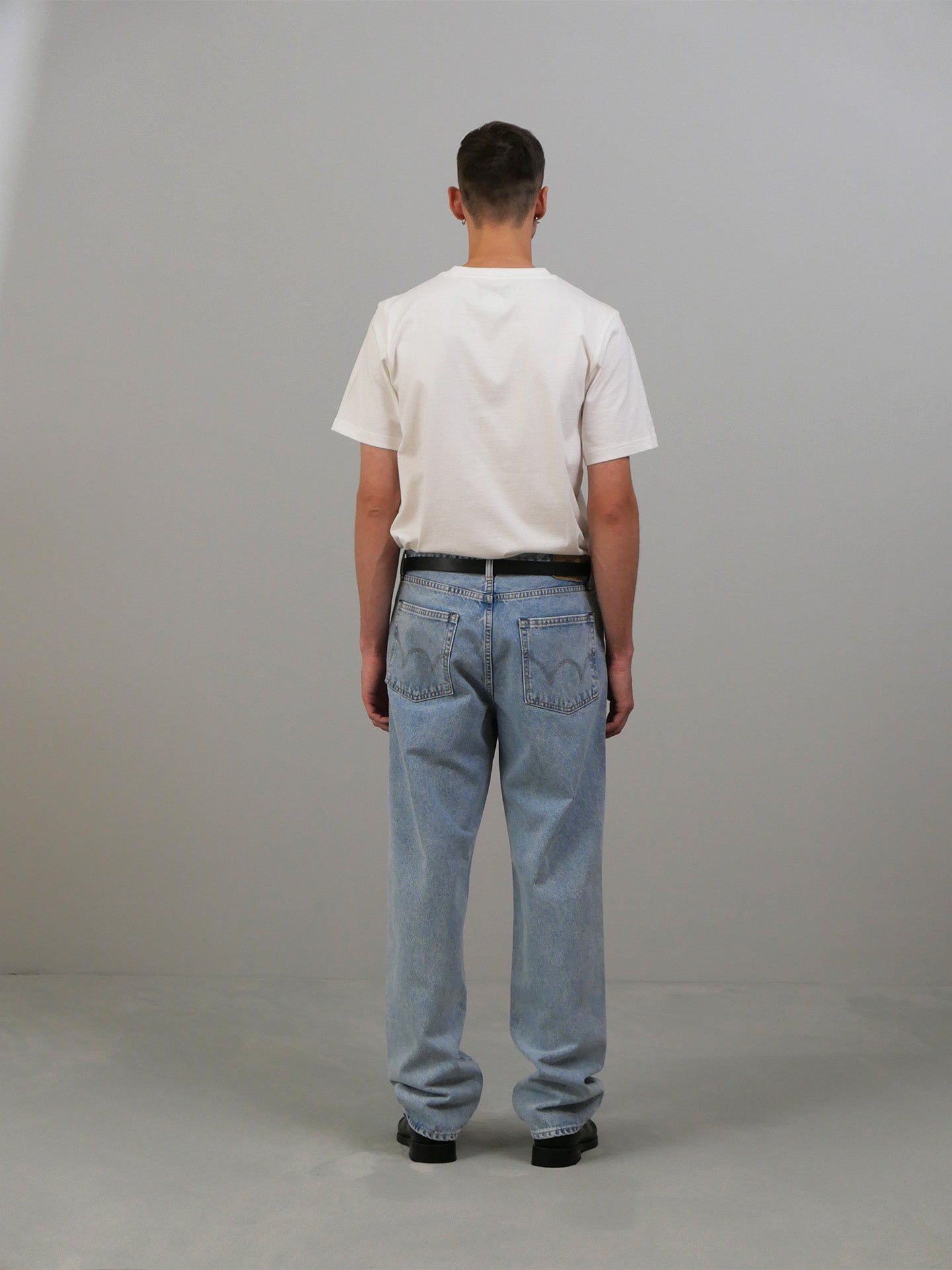 Loose Jeans - Blue Light Used