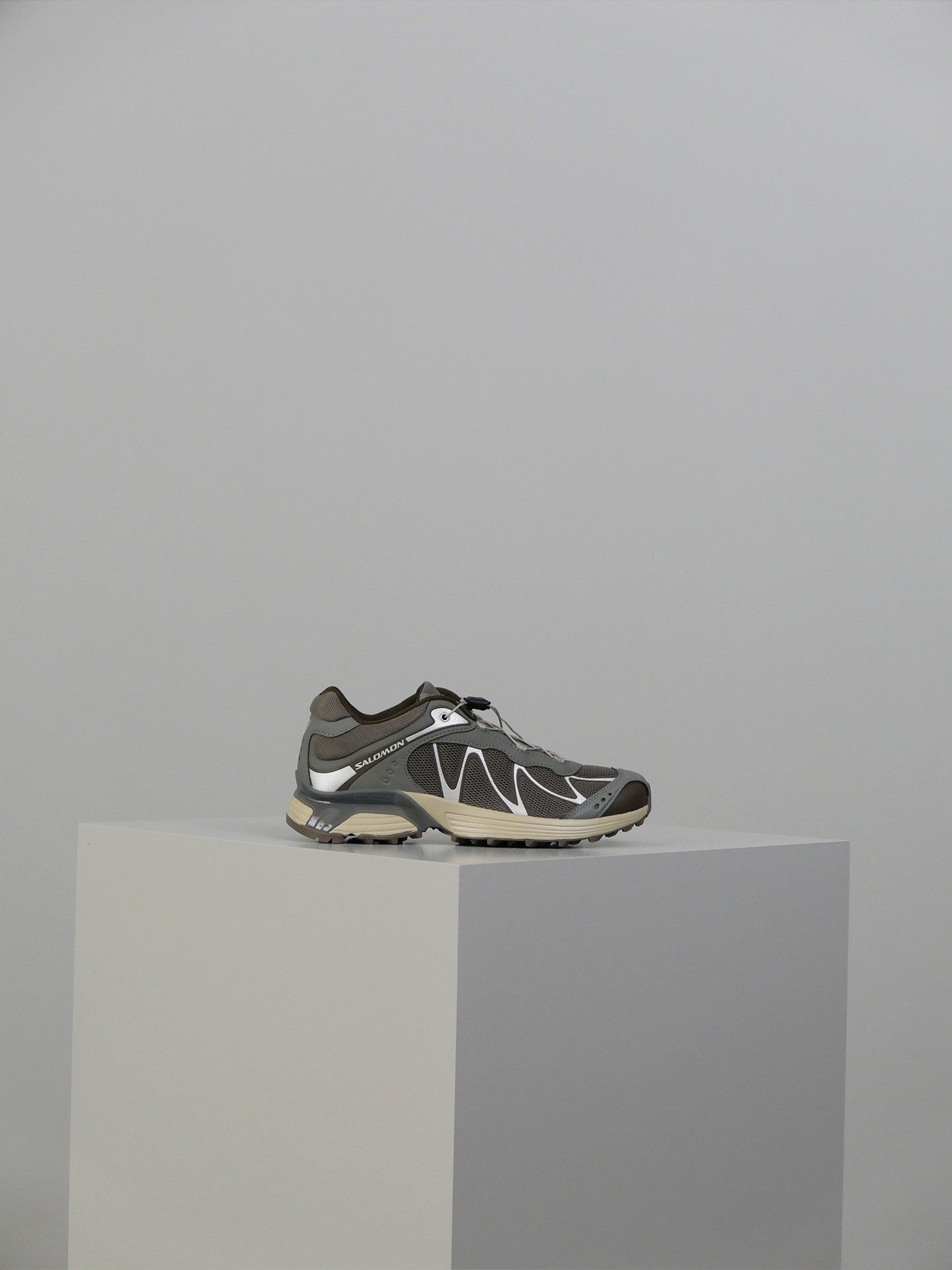 XT-Whisper - Falcon/Pewter/White Pepper