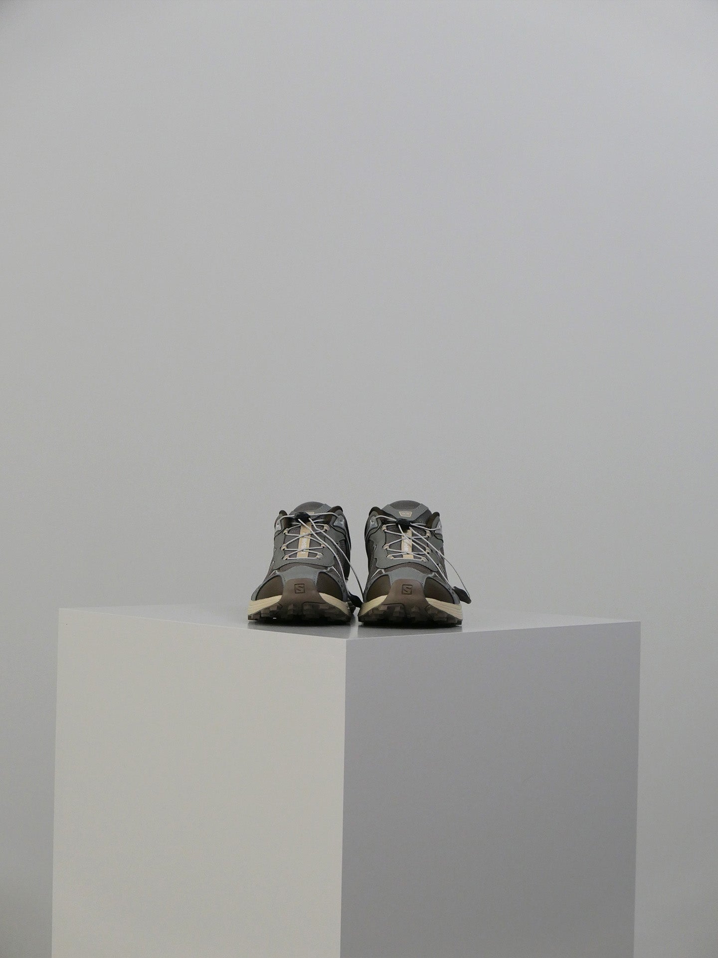 XT-Whisper - Falcon/Pewter/White Pepper