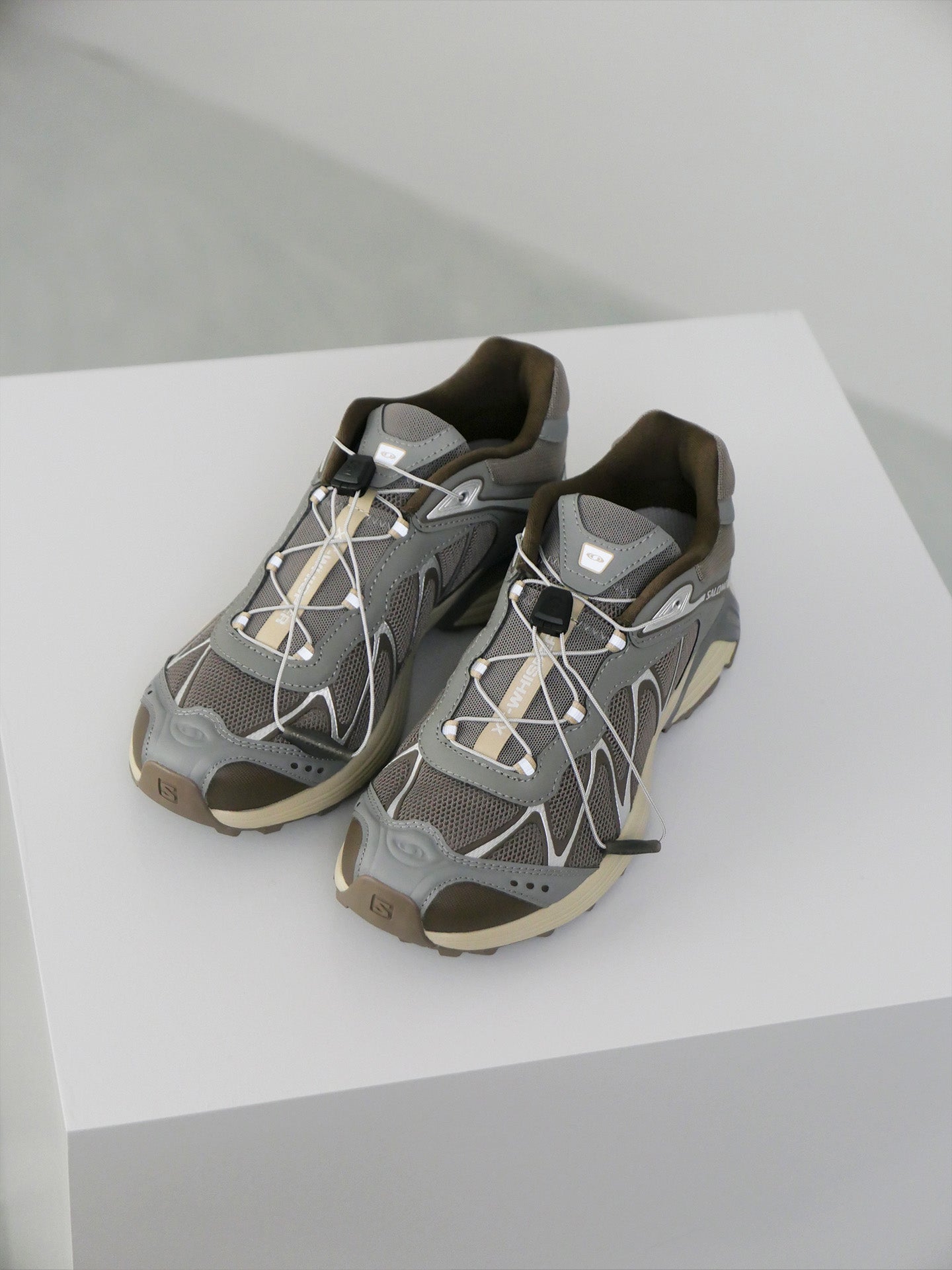 XT-Whisper - Falcon/Pewter/White Pepper